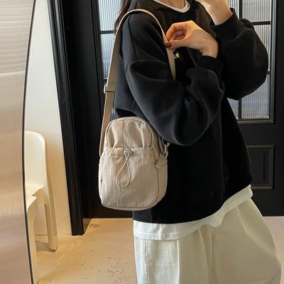 Casual and Lightweight Small Bag Women's Drawstring Crossbody Mobile Phone Bag Spring and Summer Simple One-shoulder Sports Small Square Bag