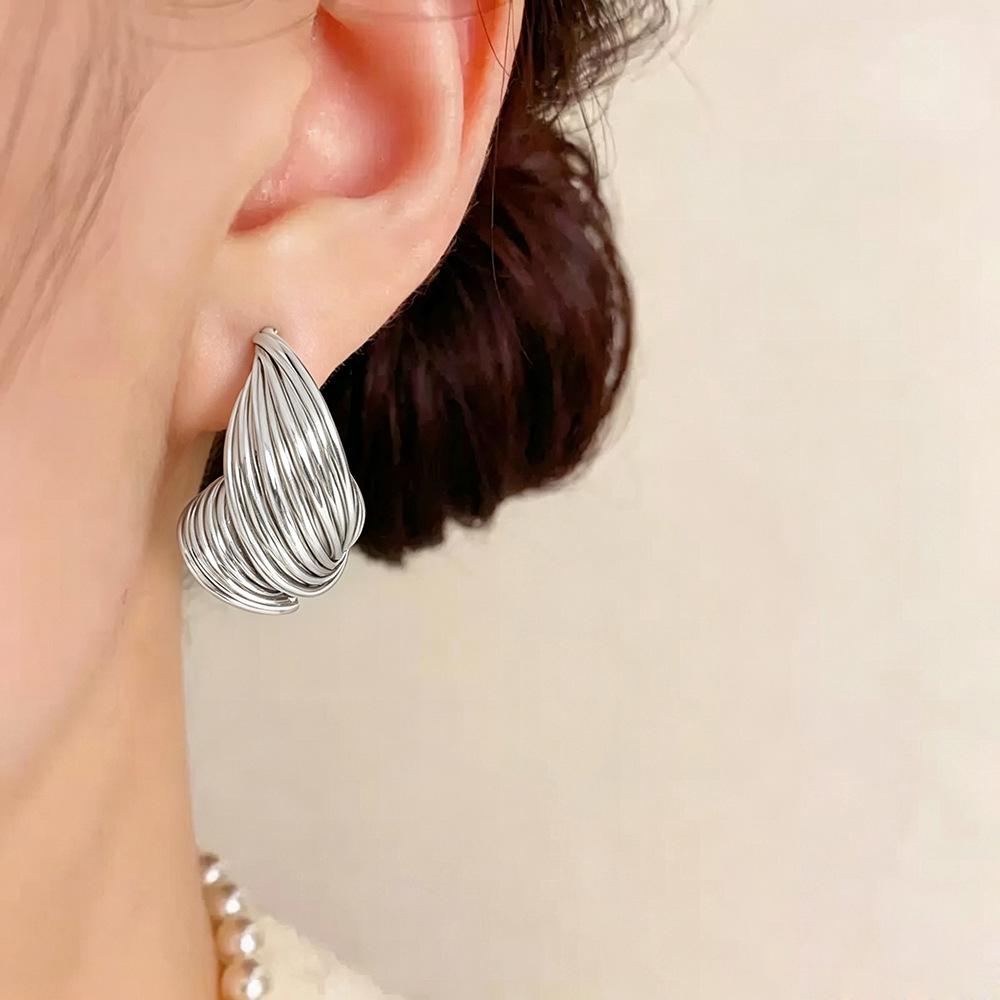 Personalized Retro Twisted Texture Stud Earrings for Women – Versatile, Light Luxury High-End Ear Ornaments.