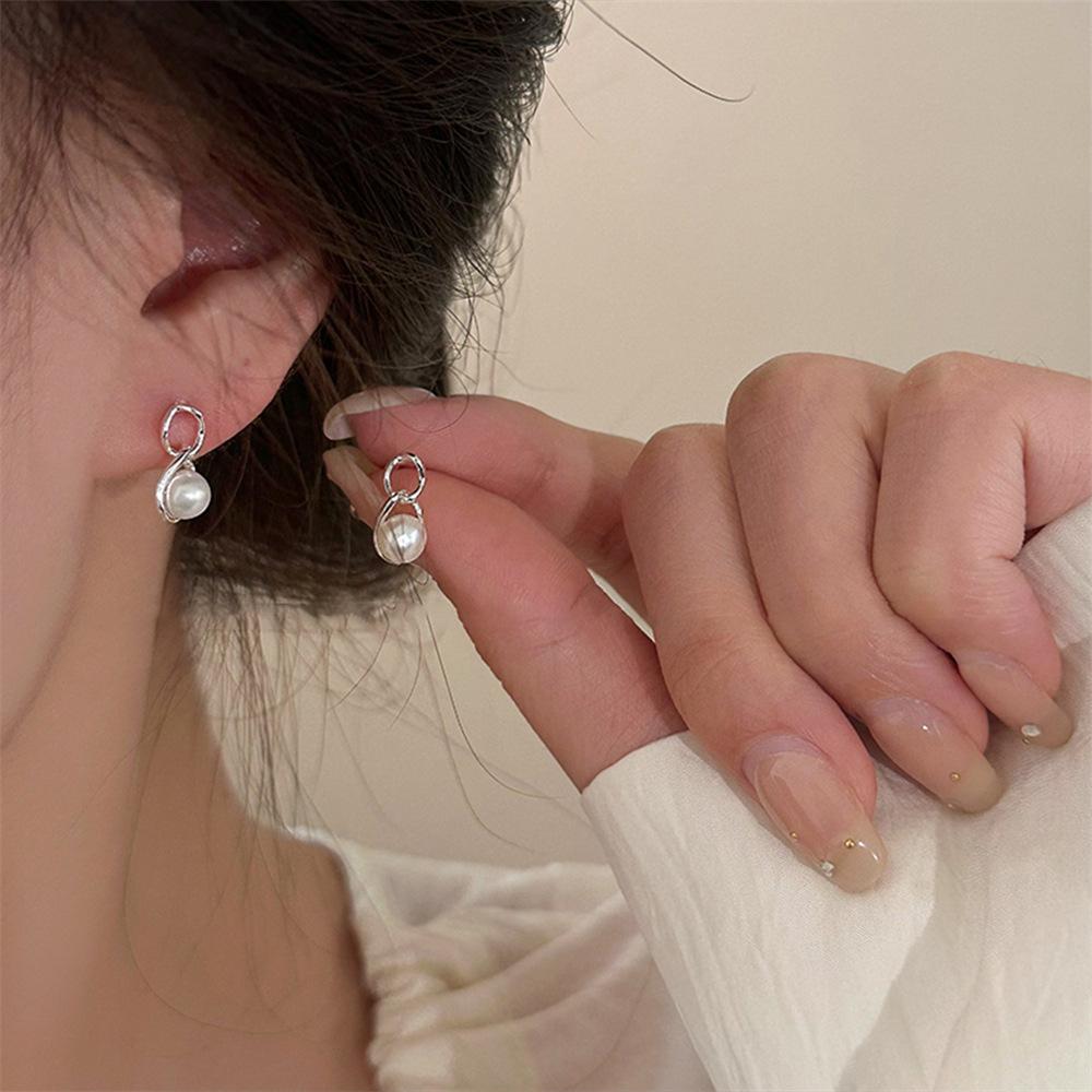 

Pearl chain stud earrings light luxury niche design earrings unique temperament versatile earrings