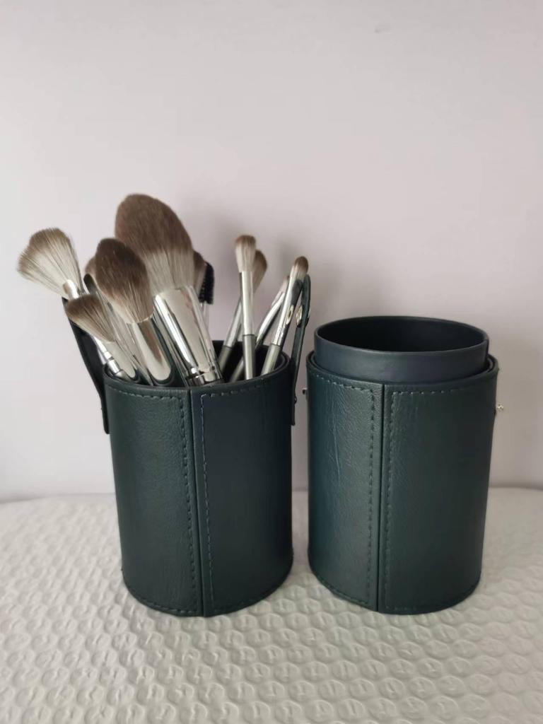 14-Piece Soft Makeup Brush Set for Beginners: Includes Loose Powder, Eyeshadow, Blush, and Highlight Brushes