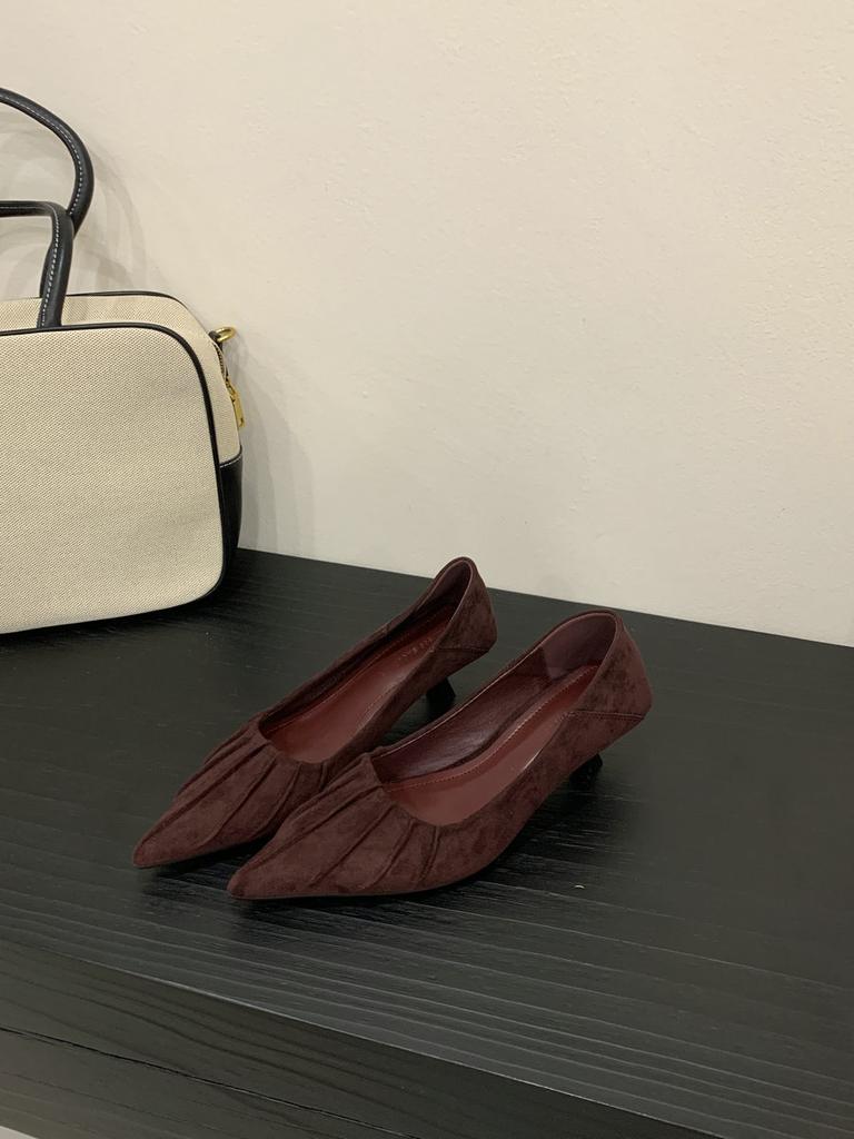 Leuchtend gelbe französische Einzel-Schuhe Damen 2025 Frühling und Herbst neu leichter Mund weiche Sohle Temperament Kitten-Absatz mit Rock High Heels