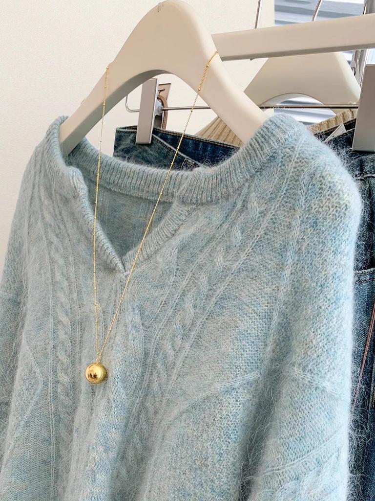 2025 Autumn/Winter Women's 100% Wool Loose Cable Knit V-Neck Sweater