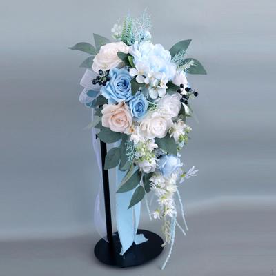Buquê de casamento para noiva segurando flores artificiais realistas decorativas para noivas