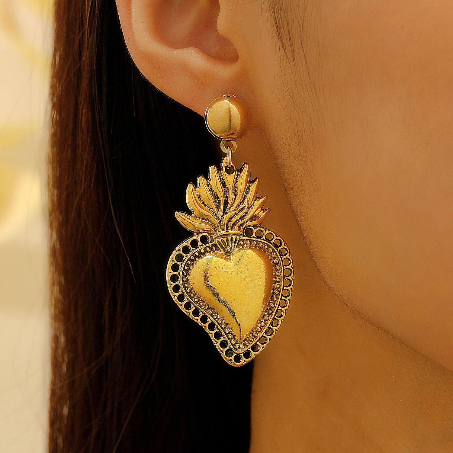 

Retro Sacred Heart Silver Pendant Necklace - High-End Women s Religious Jewelry