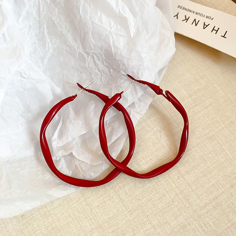 Silver Needle Red Drip Geometric Ear Cuffs - Retro Light Luxury Earrings for Women, Autumn/Winter Collection