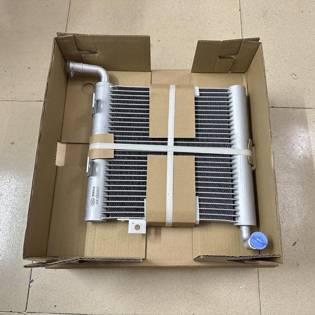 Compatible with Land Rover Range Rover Sport, Velar, Discovery 5: Intercooler Expansion Tank & Turbocharger Radiator.