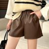 Damen Herbst Amerikanische Y2K Schwarze PU-Leder Bodycon Shorts Hoher Bund A-Linie Weiter Bein Lässige Vielseitige Shorts Mini-Shorts