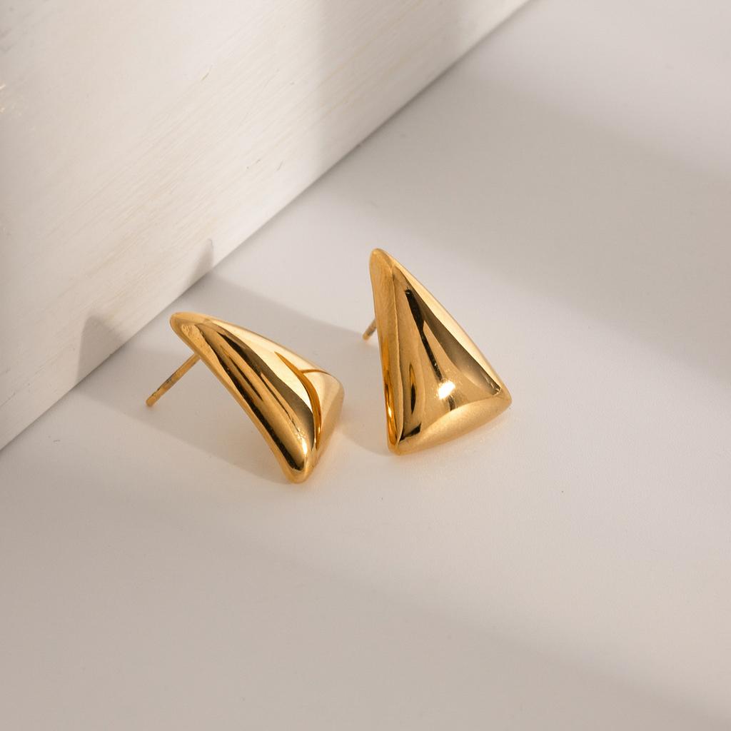 Smooth Triangular Earrings with Golden Texture, Women's Exclusive High-end Jewelry, Anti Discoloration and Texture, Versatile Earrings for Daily Use.