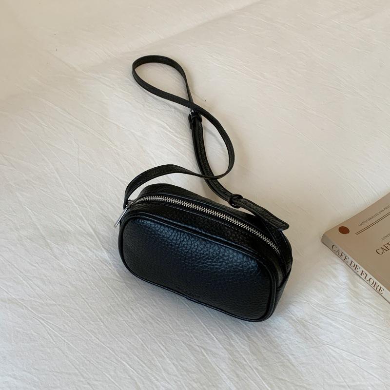 

Niche design simple casual shell bag women s 2025 new summer popular commuting fashion single shoulder oblique span bag 19*6*11 чёрный