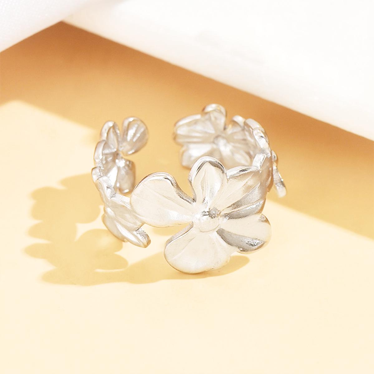 Elegant Floral Open Ring: 18K Gold-Plated Stainless Steel Jewelry for Women