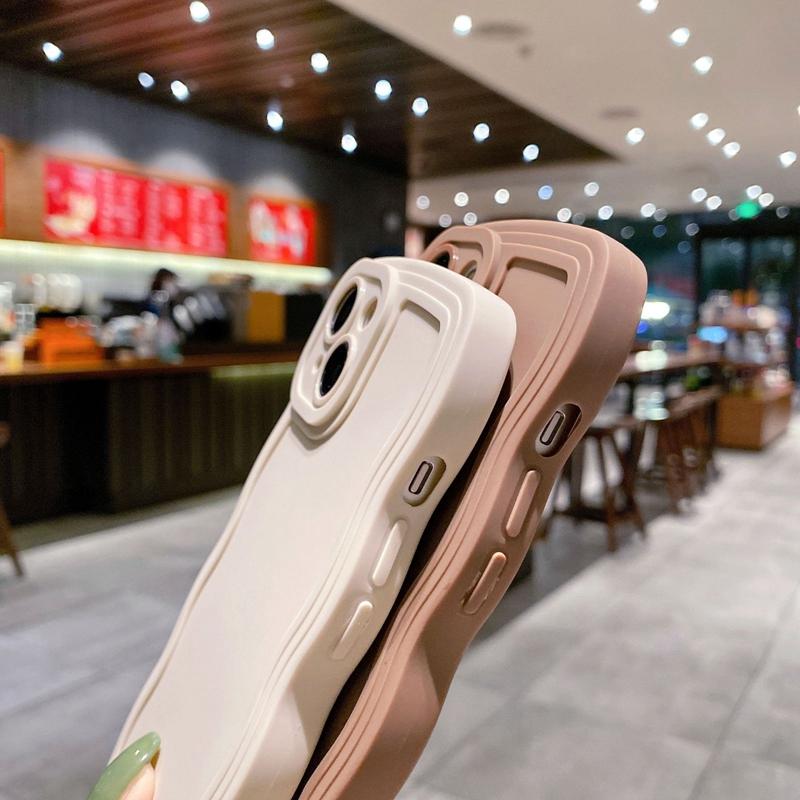 Luxusní matný nárazuvzdorný silikonový kryt s vlnitými liniemi pro iPhone 15 14 13 12 11 Pro Max X Xs XR Max 7 8 Plus matný nárazuvzdorný měkký silikonový kryt s motivem cukrovinek