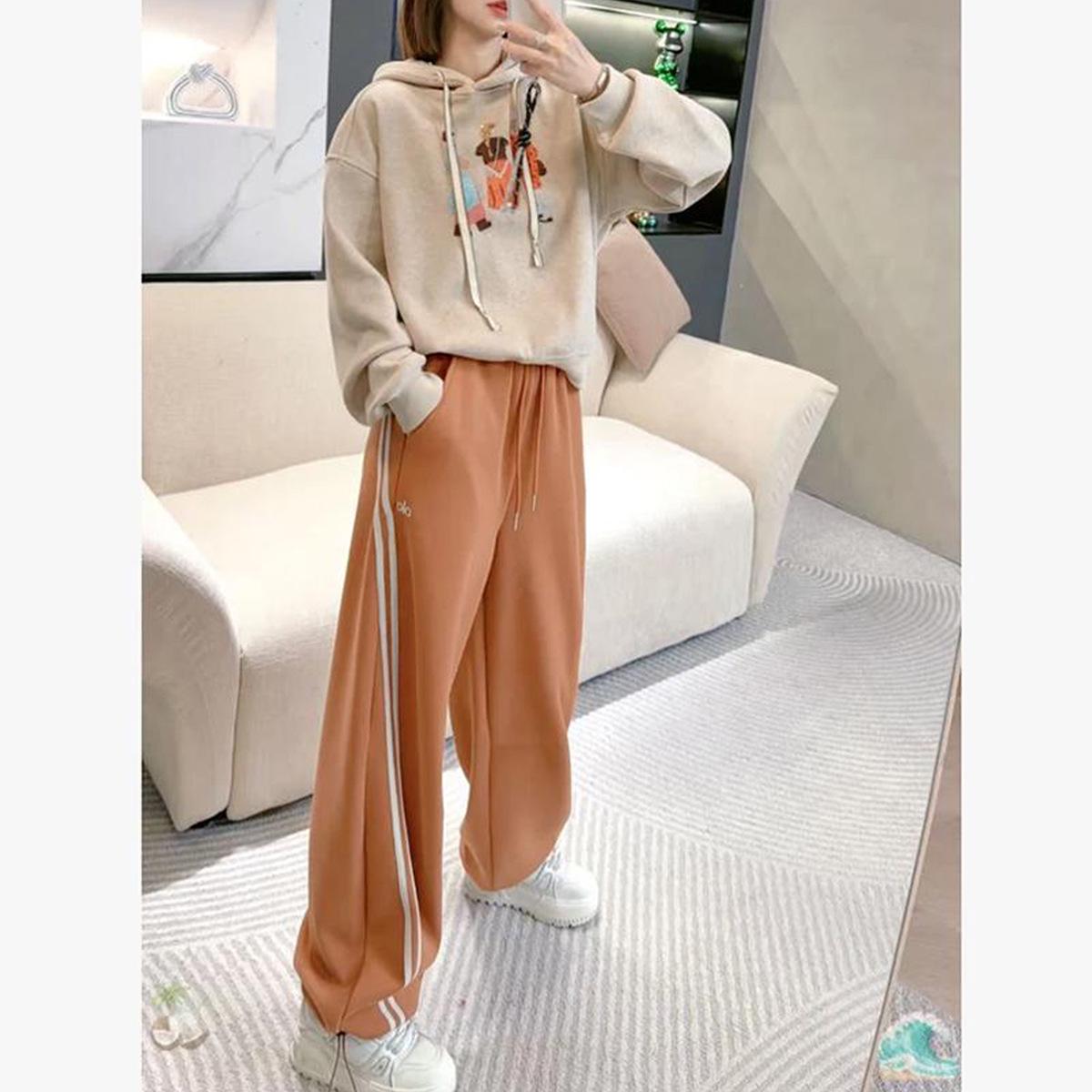 

2026 Autumn/Winter Women s Casual Fashion: Slimming Hooded Sweatshirt & Wide-Leg Pants Two-Piece Set XL