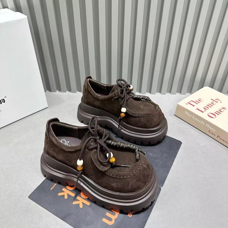 

Кожаные лоферы на платформе в британском стиле из говяжьей кожи и бархата, женские, новая коллекция 2025, универсальные, увеличивающие рост, повседневные туфли с большой головой 36 коричневый