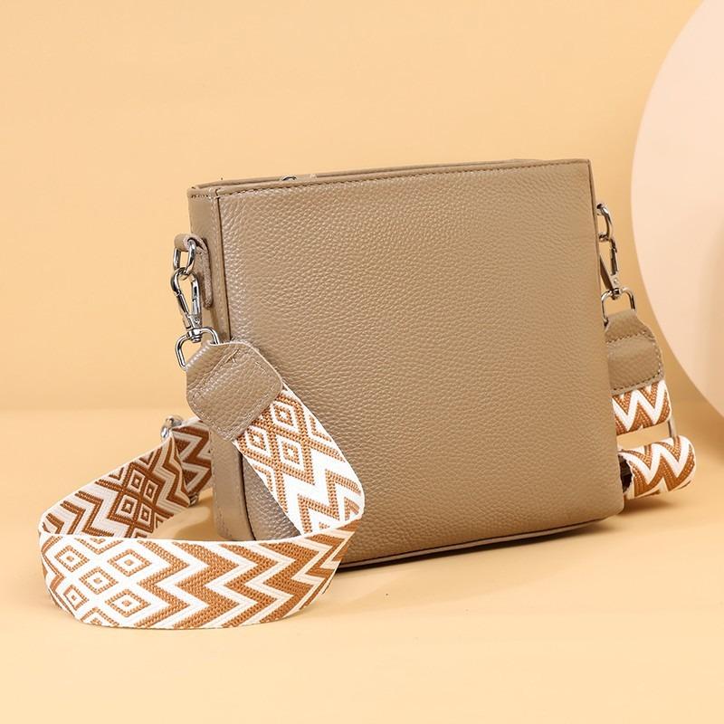 Dámska taška z pravej kože Módna ležérna jednoramenná crossbody taška Hnedá kožená vrecovitá taška