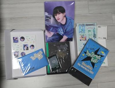 STRAY KIDS Home Delivery / 2025 Season's Greetings Full Box