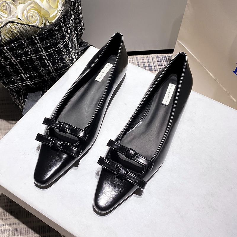 Soft-soled pointed single shoes women's 2025 spring new bow shoes niche design flat bottom shallow mouth one pedal scoop