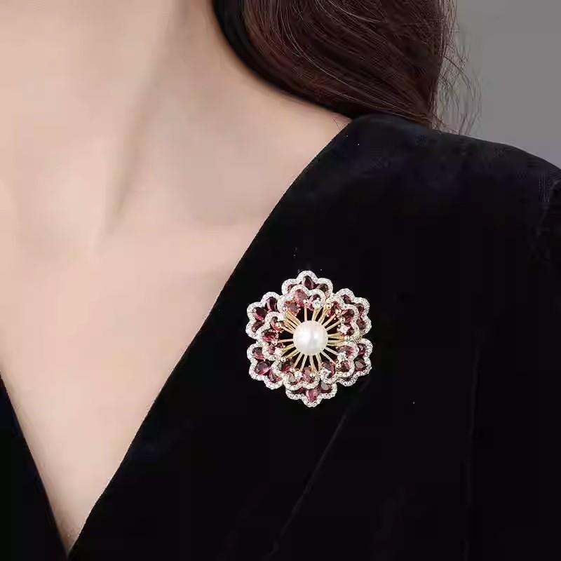 Three-dimensional Begonia Flower High-end Women's Exquisite Luxury High-end Sense Products Brooch