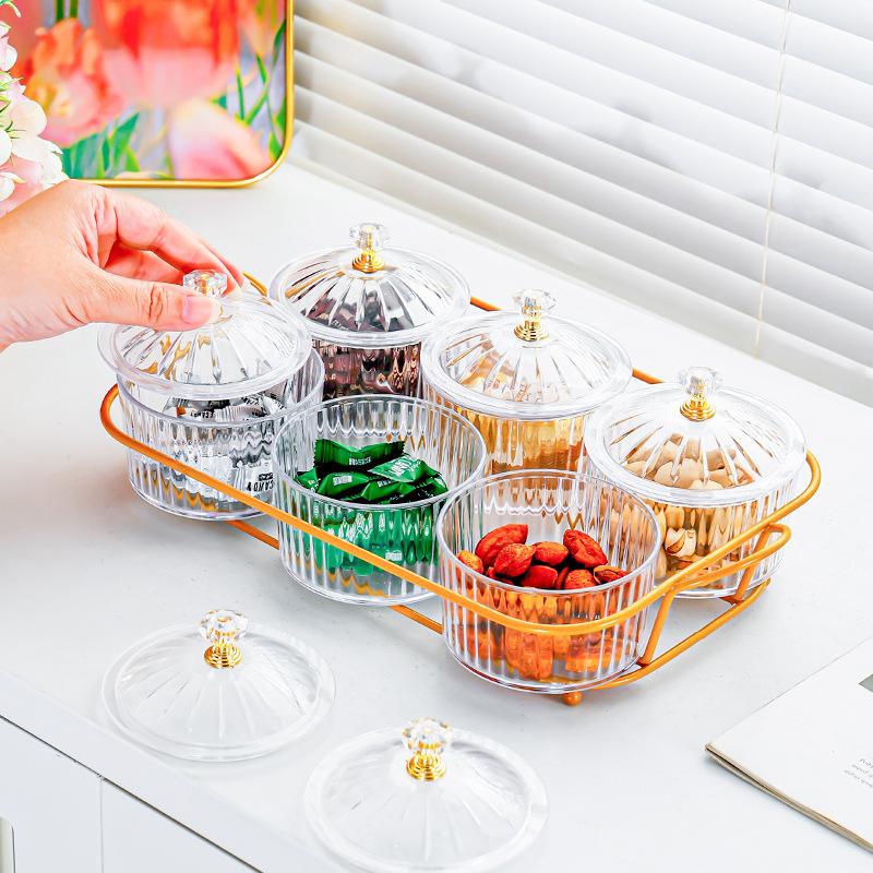 Lehký luxus Talíř na ovoce a sušené ovoce Talíř na svačinu Domácí obývací pokoj Konferenční stolek Talíř na svačinu Stěhování do domu Nový domov Melounová semínka Talíř na čaj a svačinu Talíř na ovoce