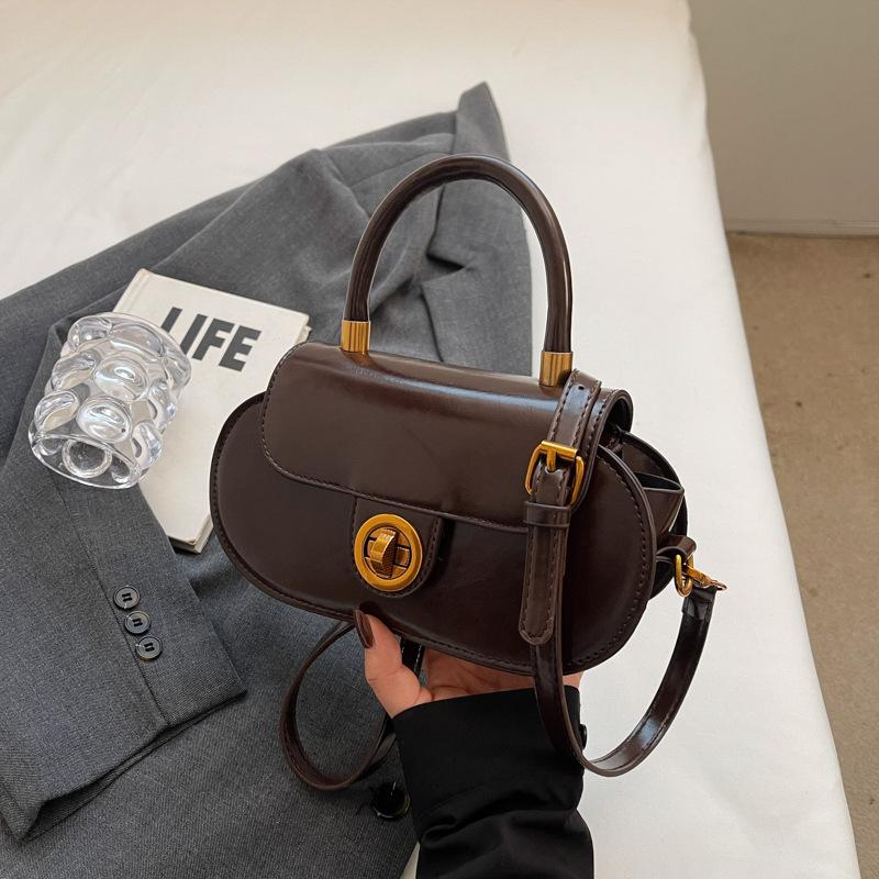 Small bag women's autumn and winter retro new fashion niche design messenger bag portable small bag
