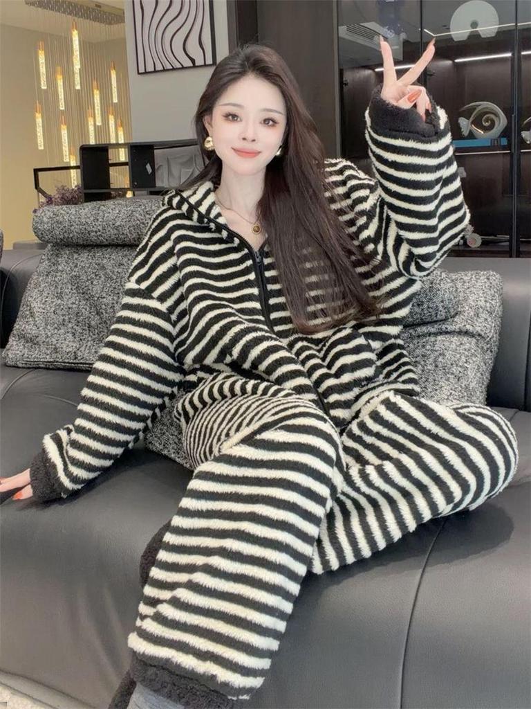 Women's 2025 Winter Hooded Coral Fleece Pajama Set - Cozy, Fashionable, Versatile, High-End Homewear