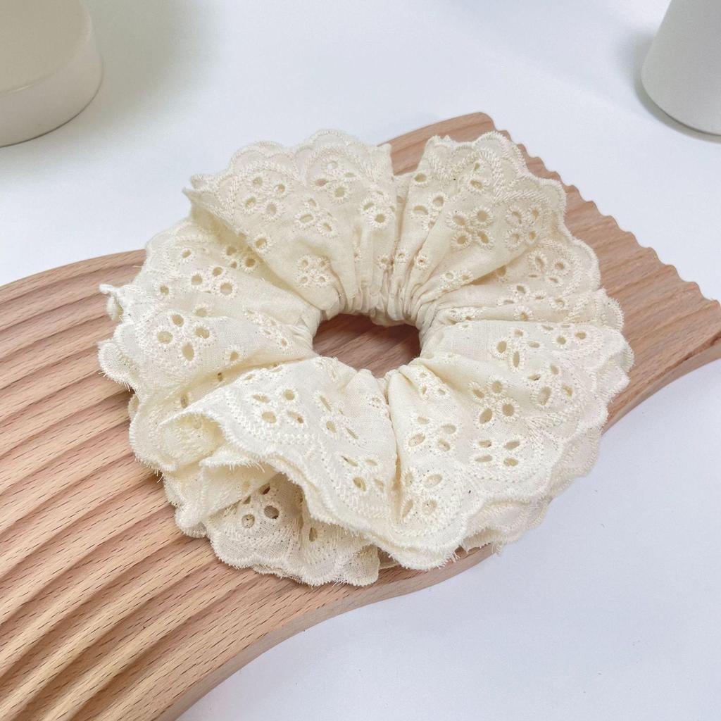 Zhao Lusi Doppellagiges Spitzenhaargummi – Französische Handarbeit, große Größe, Nischenstil