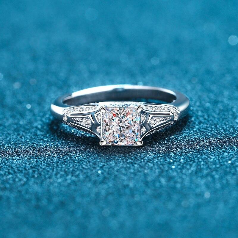 Bague Ringen Passed Diamond Test Princess Square 1/2ct Moissanite Ring Pt950 Luxury Cut Women Romantic Wedding Anniversary Gift