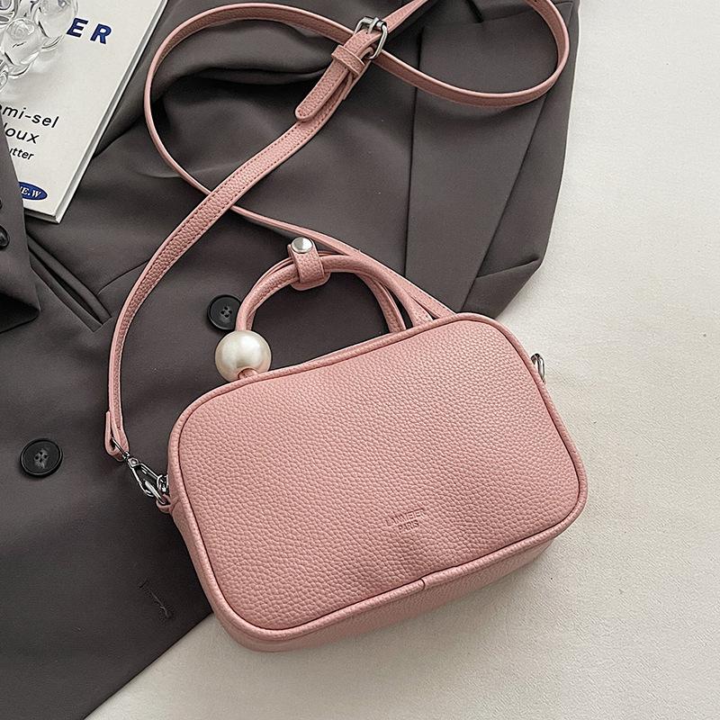 Spring and summer hot sale Korean version of simple niche design portable pillow bag fashionable commuter versatile high sense messenger bag women