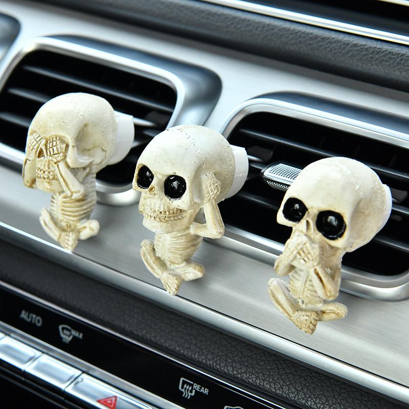Creative car skull ornaments with the design of "see no evil, hear no evil, speak no evil", which are car interior decorations.