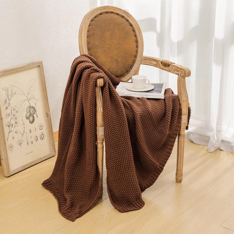 Вязаные декоративные пледы для дивана — фото 17