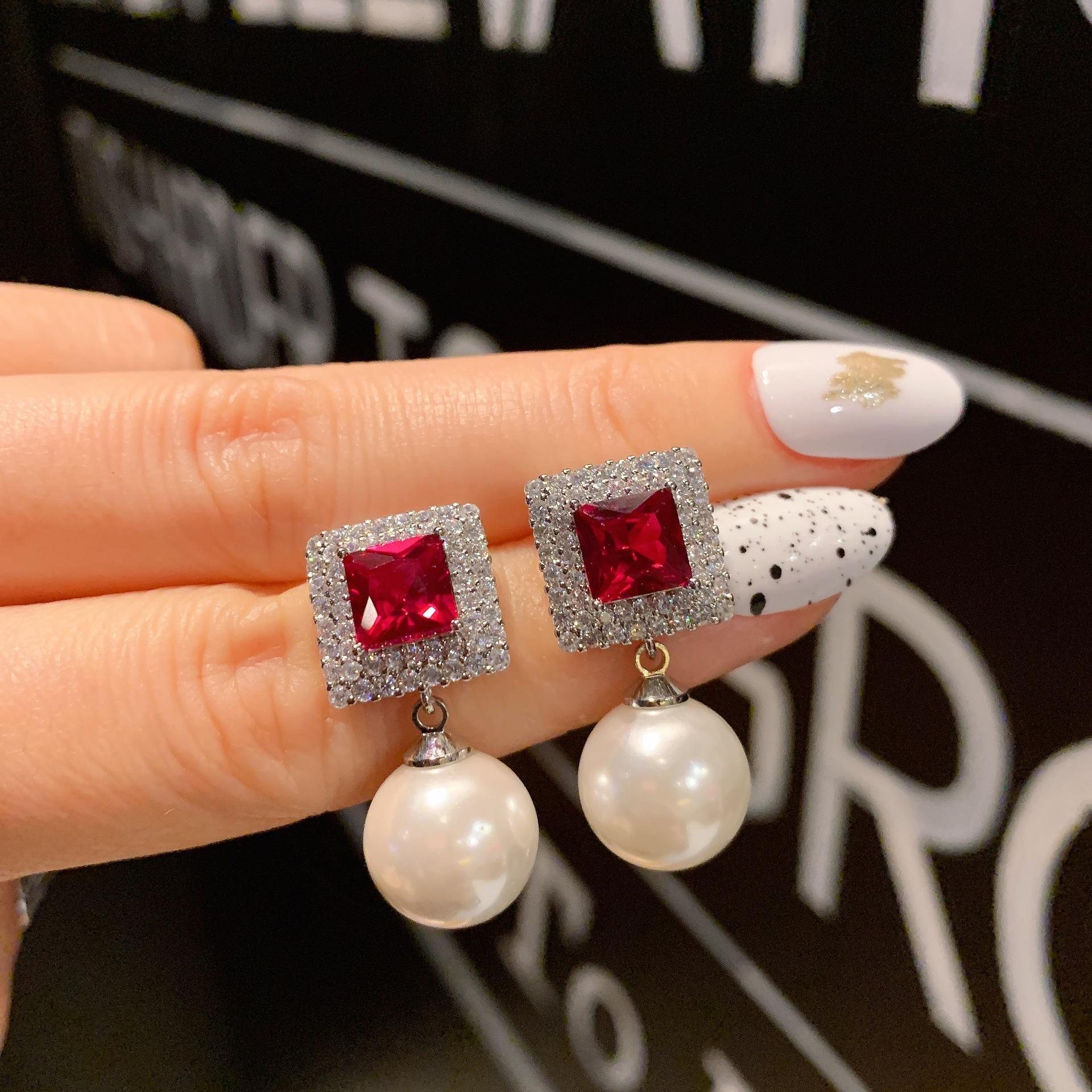 

Huamei Cross Border Australian M Of Pearl Sapphire Earrings Color Blocked Red Corundum Tahitian