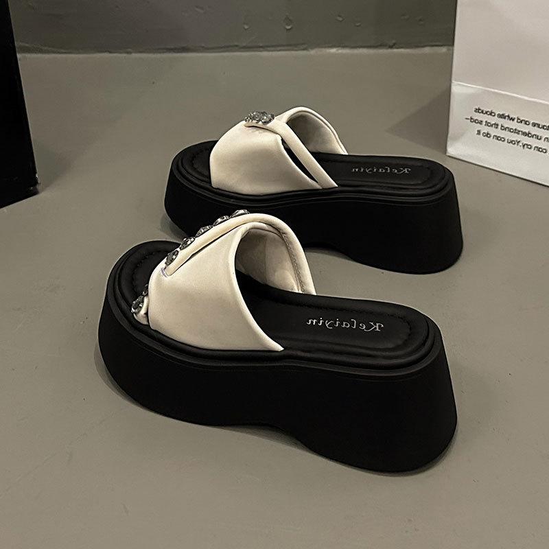 

Premium French rhinestone one-word drag women s summer wear 2025 new fashion silver heightened thick-bottomed cool slippers 40 бежевый