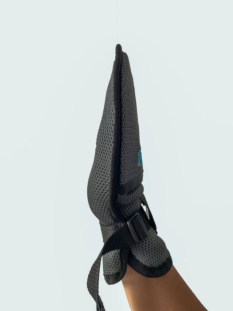 Yuqilin Anti-Scratch & Anti-Pulling Gloves for Finger Protection and Restraint for Paralyzed Elderly