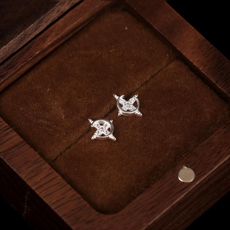 S925 silver-plated stud earrings Japanese and Korean Instagram niche design shining star Stud earrings delicate light luxury moon star stud earrings