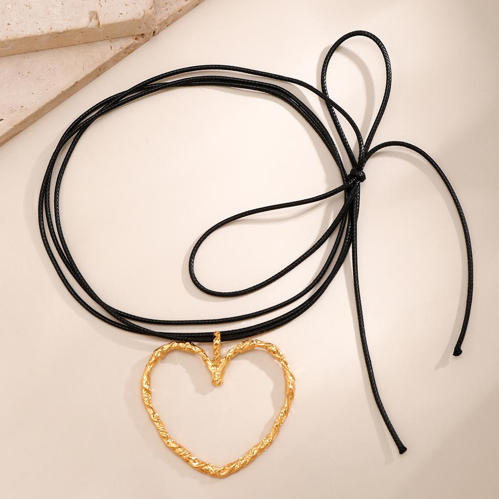 Sweet Cool Exaggerated Big Heart Necklace Metal Choker Velvet Collar Female