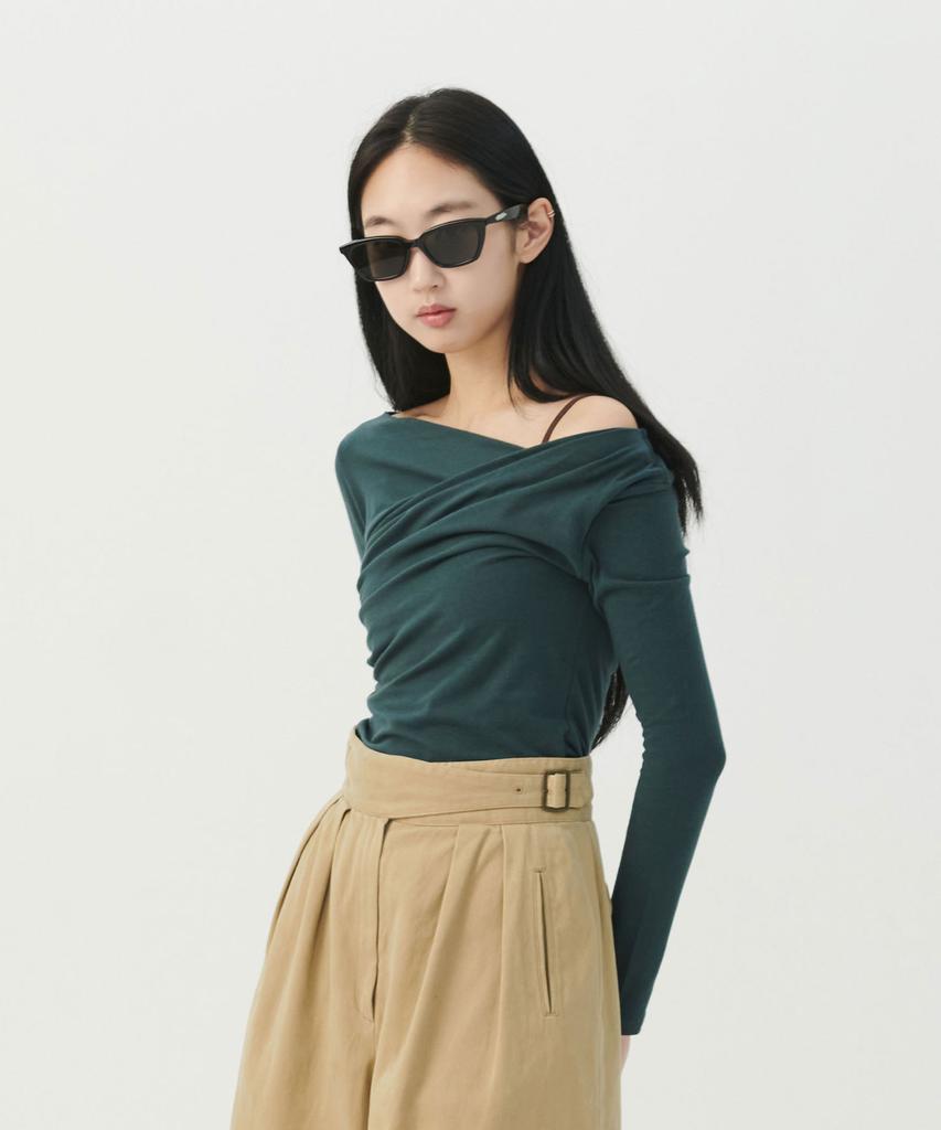 Nubaibeu V-Neck Off-Shoulder Shirred Long Sleeve T-Shirt [Green]