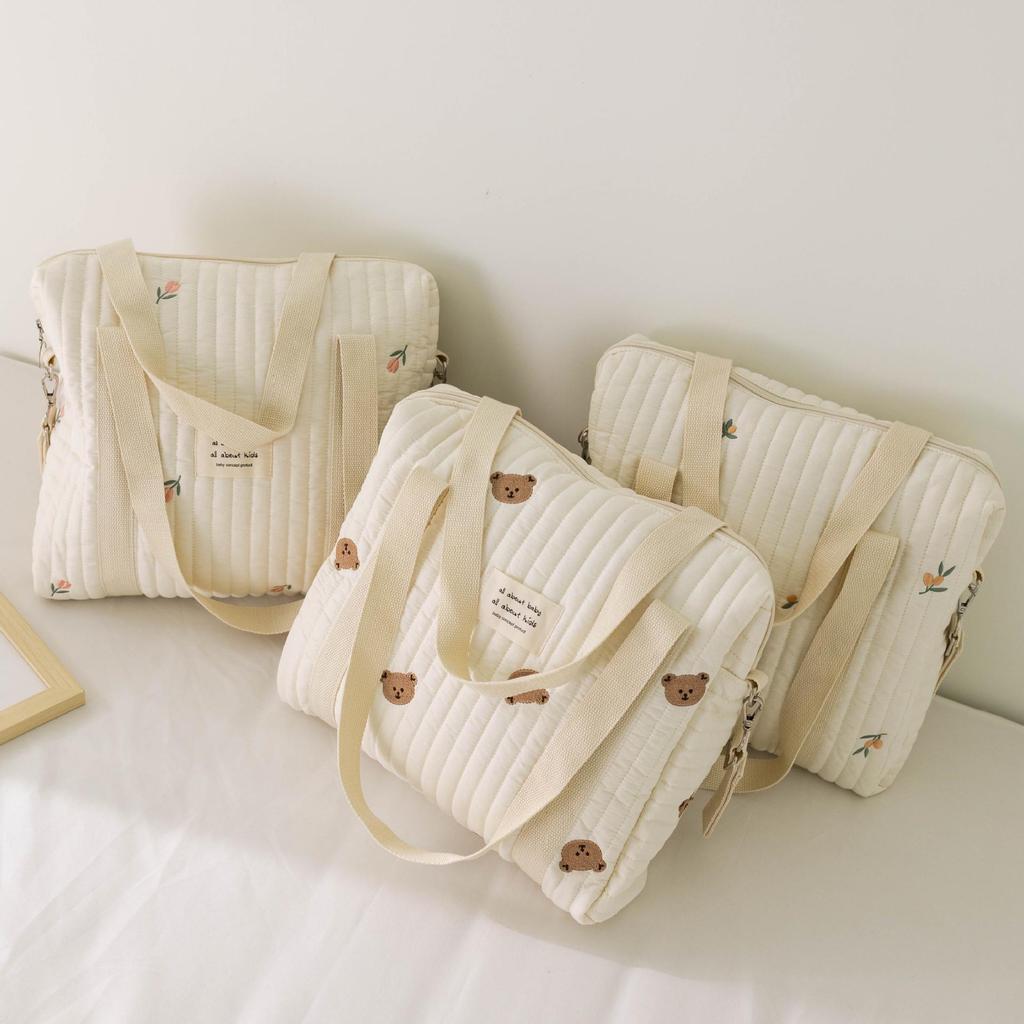 Geborduurde en gewatteerde mummie-tas met ritssluiting: Luiertas met ophanglus voor aan de kinderwagen, ideaal voor op reis.