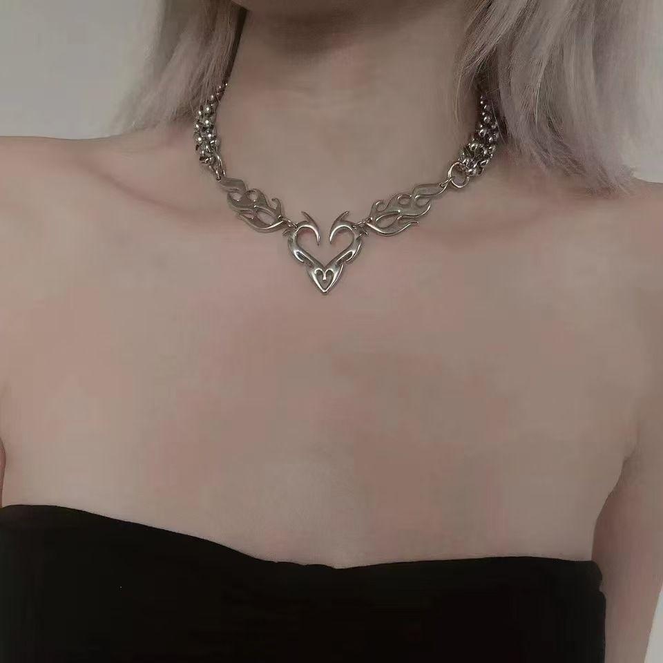 Europe and the United States popular flame metal street hip hop necklace niche design trendy men and women high sense collarbone chain
