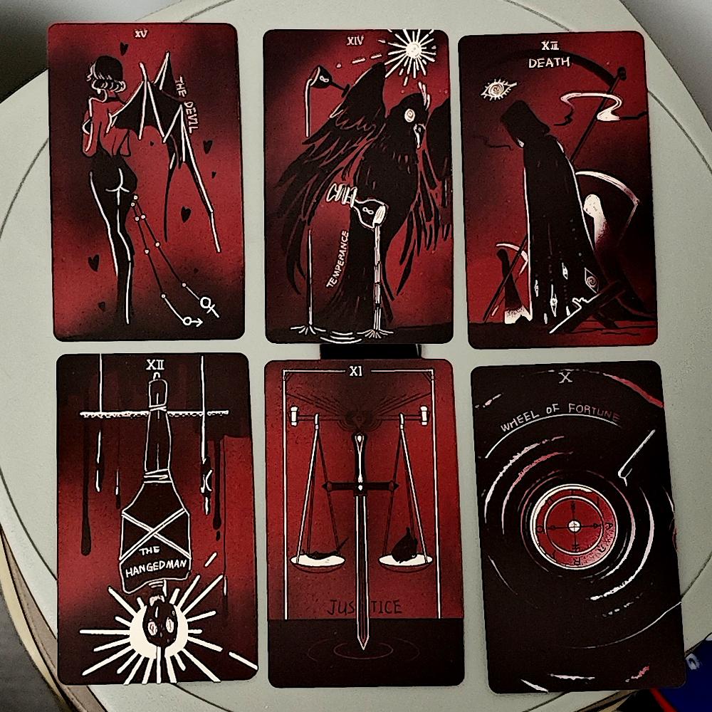 Pachet Tarot Roșu Murdar 10,3*6cm 78 Cărți Tarot Canalizează Energia Prin Tușe Îndrăznețe și Contraste Izbitoare