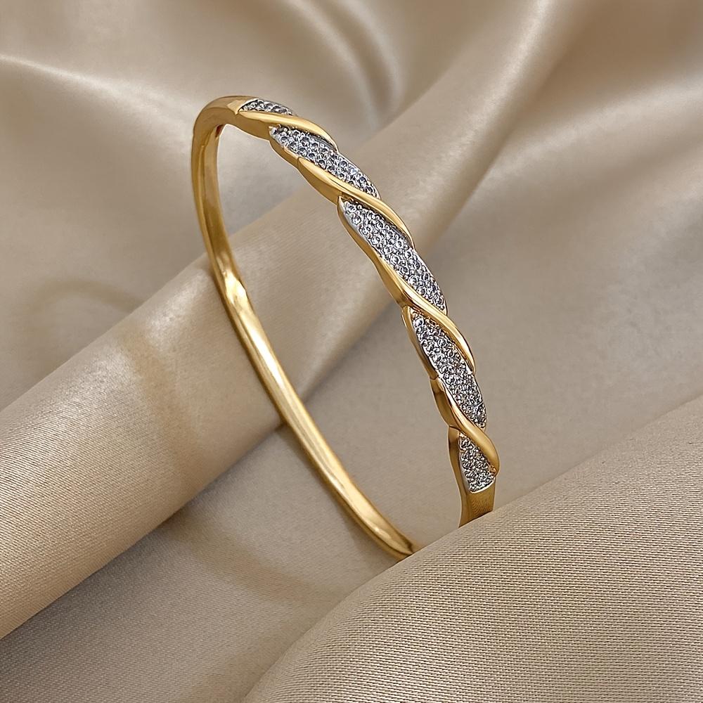 1A Stylish Twisted Half-circle Rhinestone Copper Bracelet, an Elegant and Versatile New Spring/summer Couple's Bracelet, Suitable for Daily Wear and