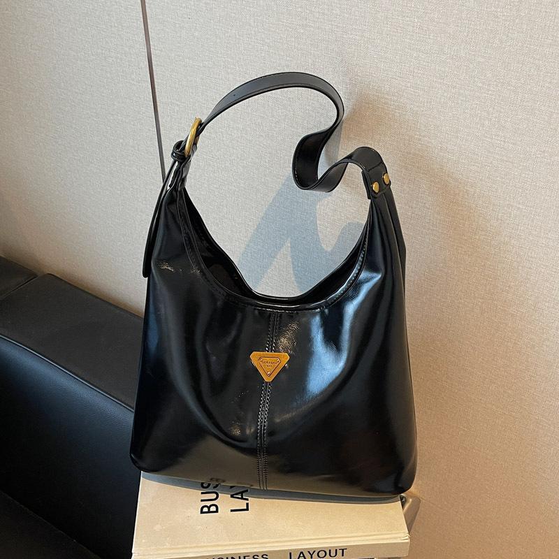 Retro casual large-capacity commuter bag women's new autumn and winter fashion shoulder messenger tote bag
