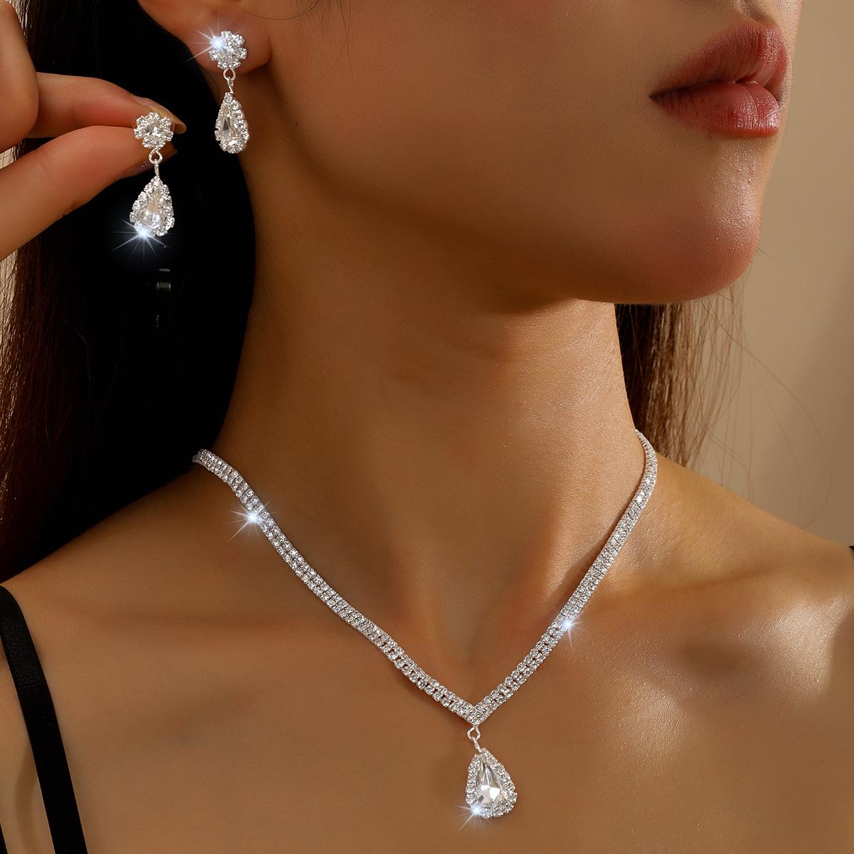 2026 Stylish Simple Design Diamond Droplet Pendant Necklace Earrings Jewelry Bridal Set Accessories 45CM