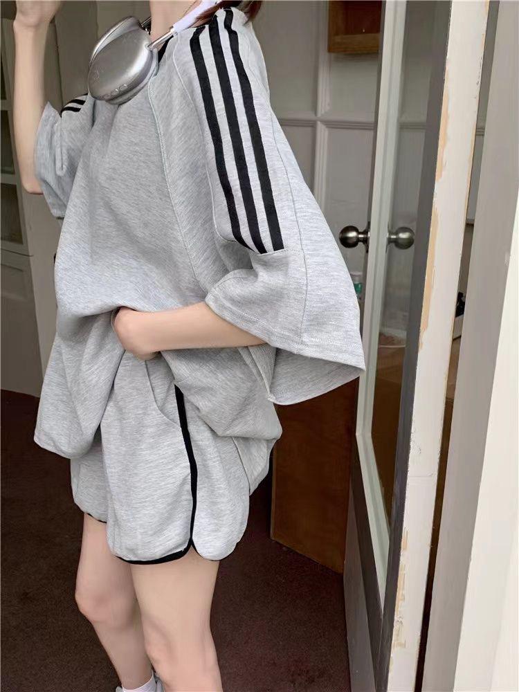 Trendy Striped Summer Suit: Stylish 2-Piece Shorts Set for Women