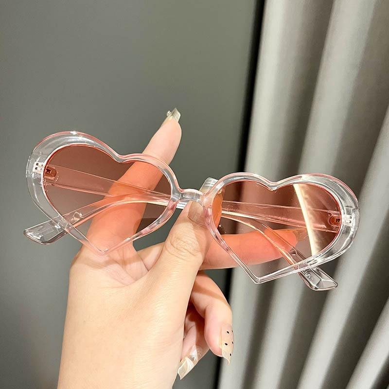 A Pair Of Cute Girl Candy Colored Heart-Shaped Sunglasses Fashionable And Trendy Peach Heart Ocean Piece Sunglasses
