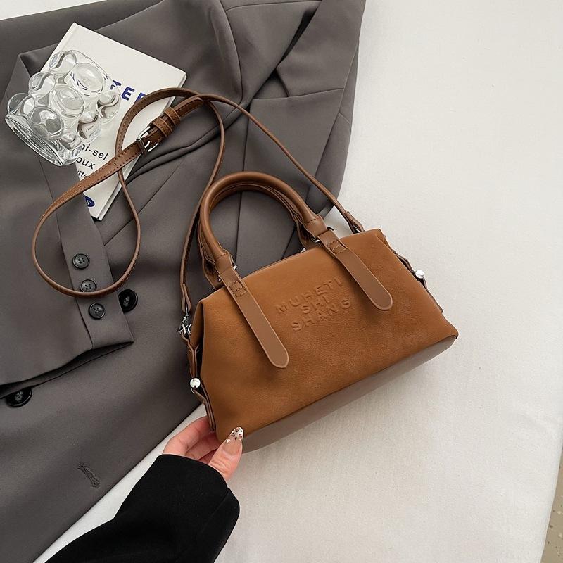 Vintage matte bag women's 2025 new commuter versatile messenger bag premium sense portable Boston bag pillow bag