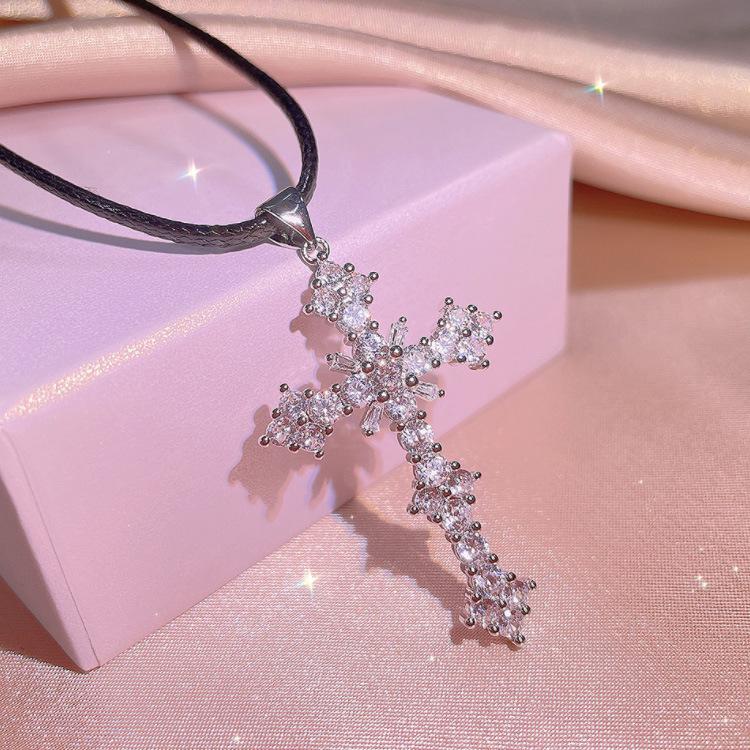 Cold Wind Cross Necklace Women'S Simple Pendant Tide Light Luxury Niche Design Clavicle Chain Jewelry