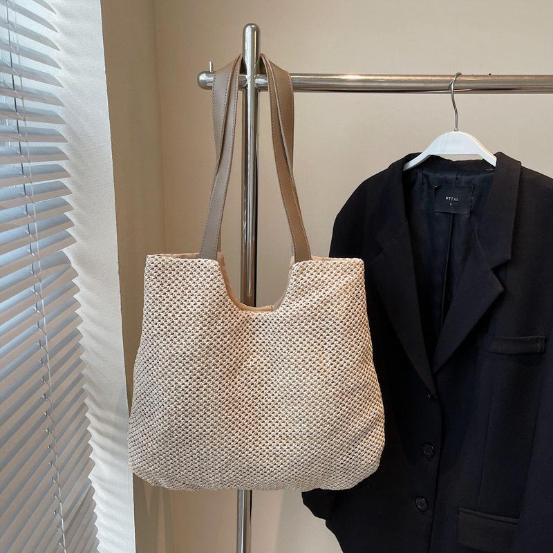 

Summer Fashion Women s Hand-Woven 2025 Fashionable Foreign Style One-Shoulder Small Bag Niche Beach Straw Tote Bag