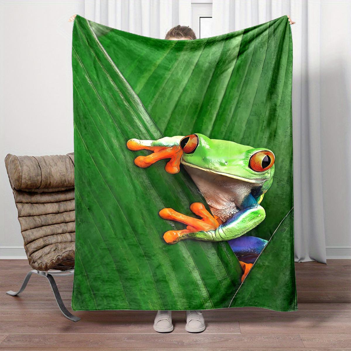 Comfortable frog and green leaf print flannel blanket—soft and warm, perfect for home décor, bedding, camping, or travel 130x150cm