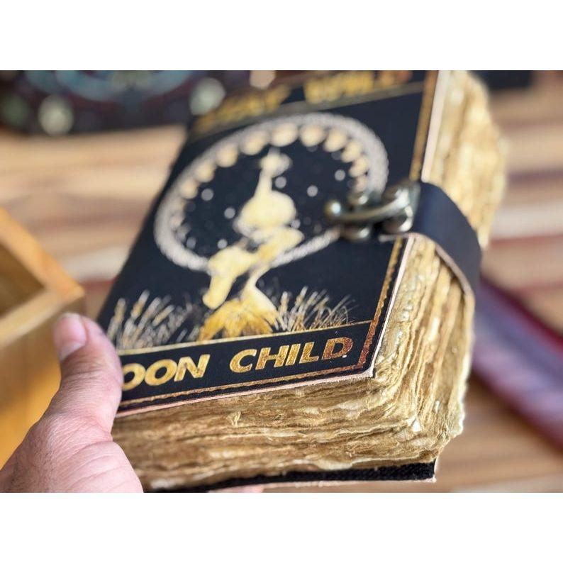 Slunce a měsíc Ručně vyráběný kožený deník Papír s ručním okrajem, Prázdná kniha kouzel stínů grimoár deník, dárek pro něj cestovní kniha