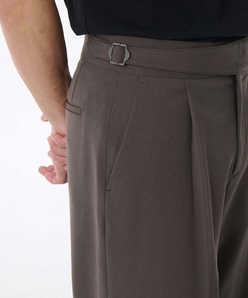 Musinsa Standard Classic Adjust One-Pleat Tapered Slacks [Van Dyke Brown]