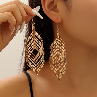 Lange Silberne Hohle Blatt Ohrringe Damen Metall Personalisierte Mode Ohrringe Übertriebene High-End Ohrringe